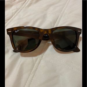 Ray Ban Wayfarer Tortoise 